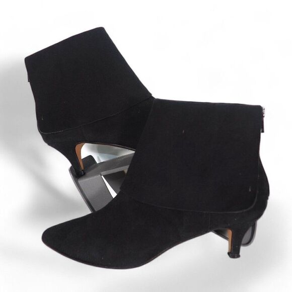 Butter Shoes Suede Kitten Heel Booties Black Suede Women's 7.5 - Picture 1 of 12